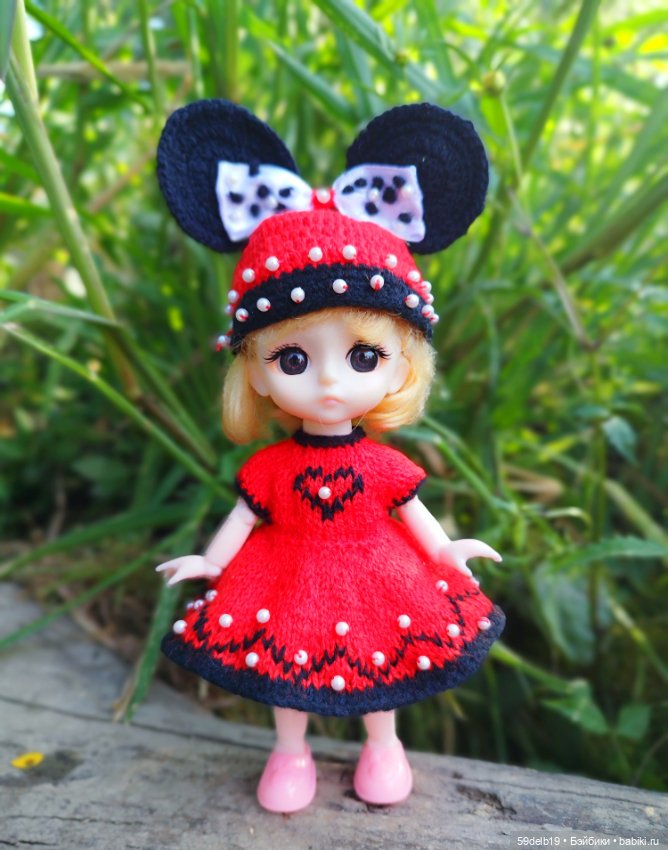 Тея в разных нарядах на природе