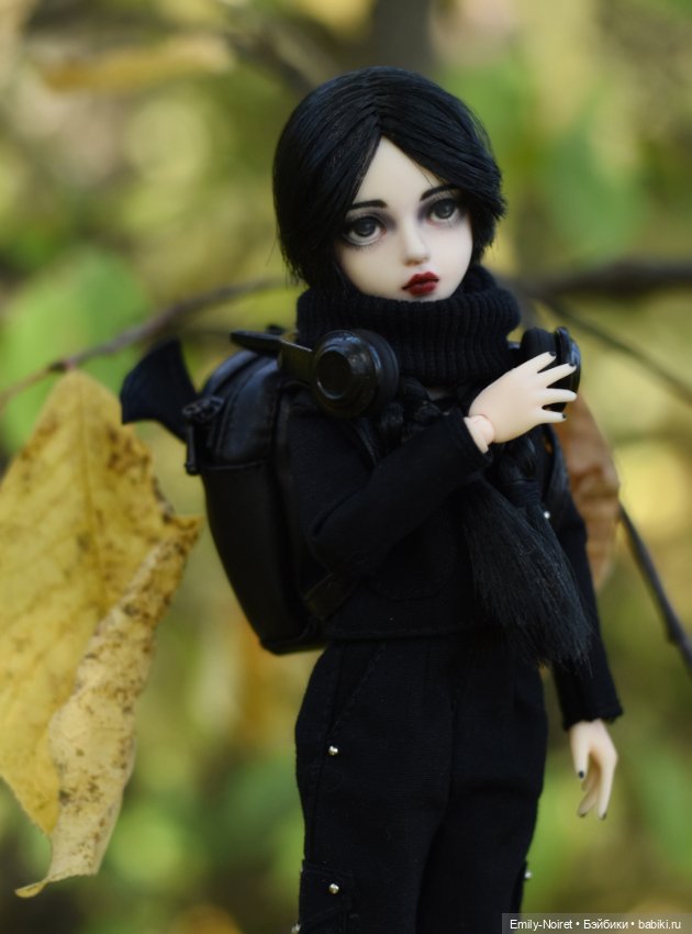 Уэнсдей в осеннем лесу — ООАК и репейнт игровых кукол: Bratz (фото 7)