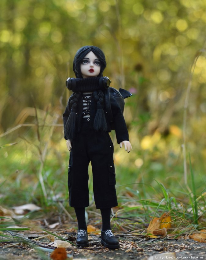 Уэнсдей в осеннем лесу — ООАК и репейнт игровых кукол: Bratz (фото 3)