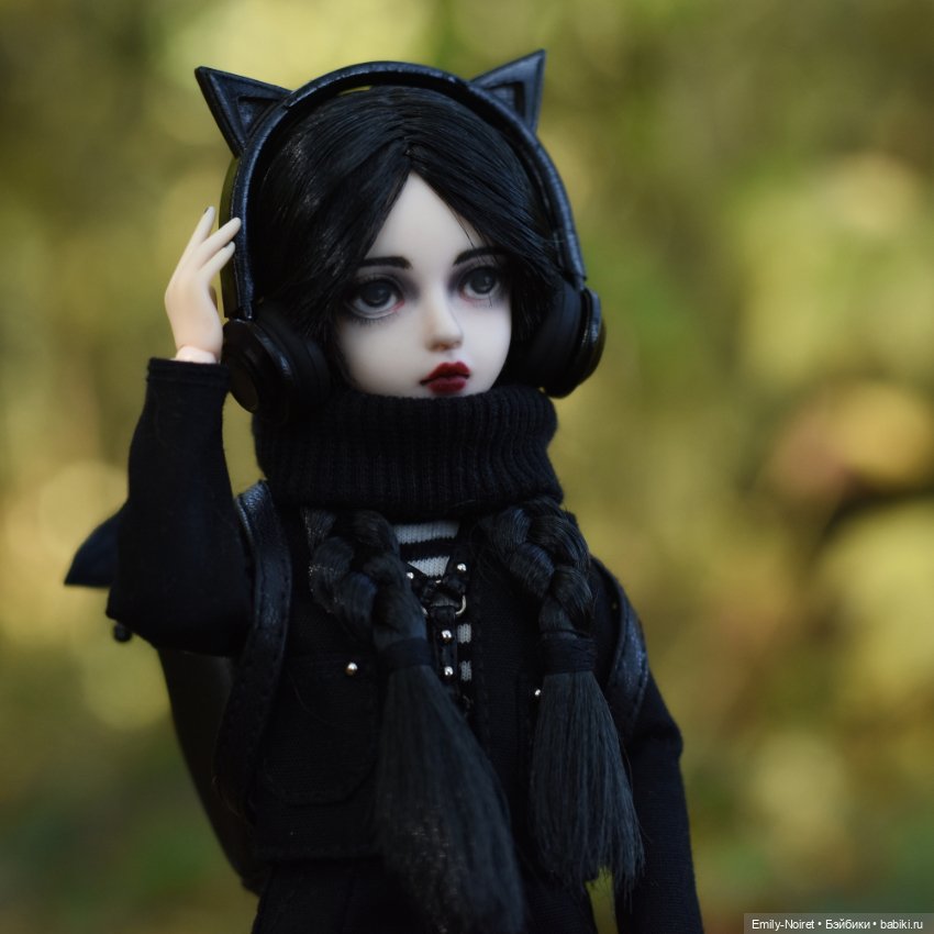 Уэнсдей в осеннем лесу — ООАК и репейнт игровых кукол: Bratz (фото 6)