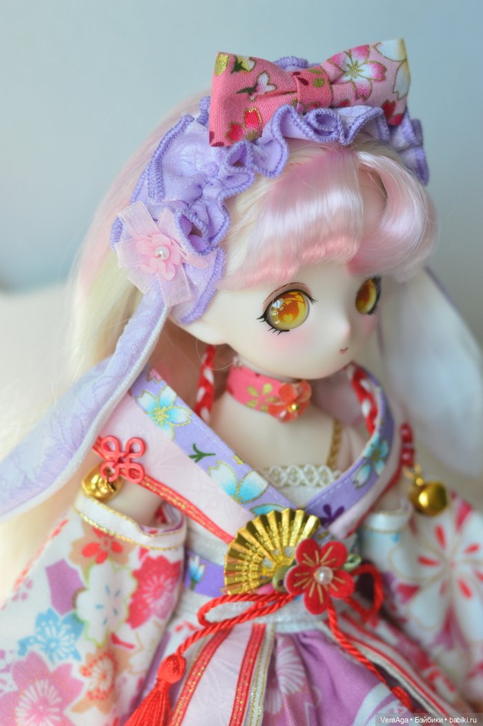 От улыбки хмурый день светлей