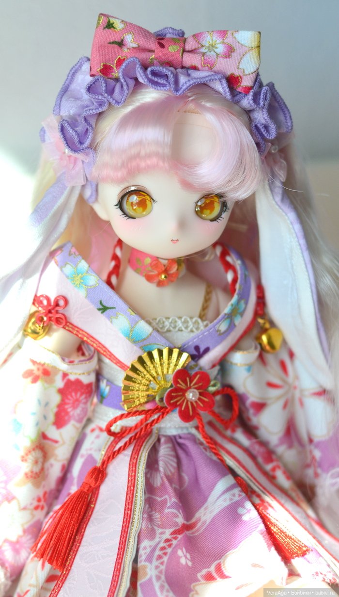 От улыбки хмурый день светлей