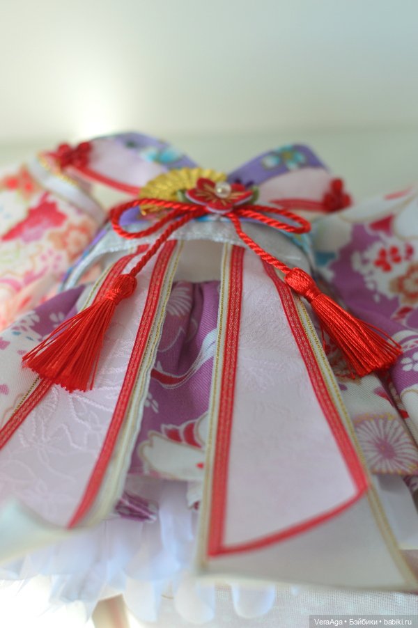 От улыбки хмурый день светлей