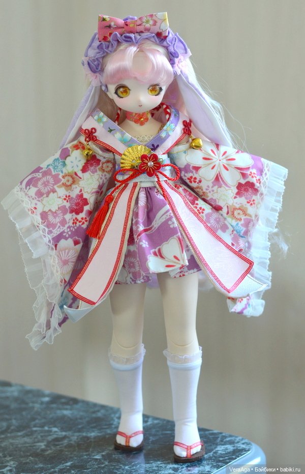 От улыбки хмурый день светлей