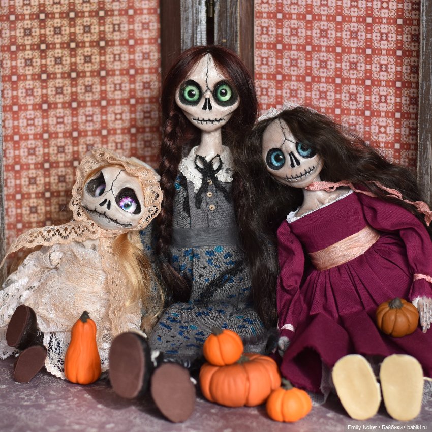 Авторки отмечают Хэллоуин