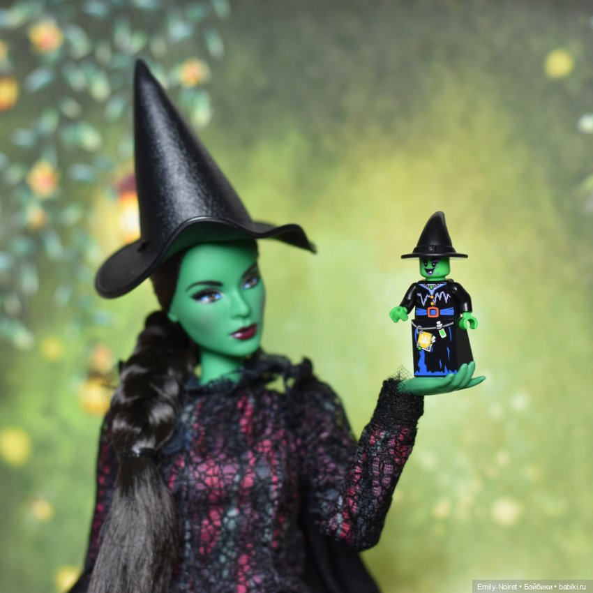 Образы на Хэллоуин — Коллекции игровых кукол (Playline): фото полок (фото 3)