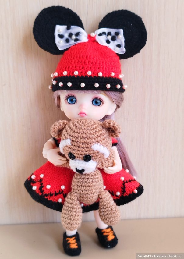 Лея примеряет нарядики Теи