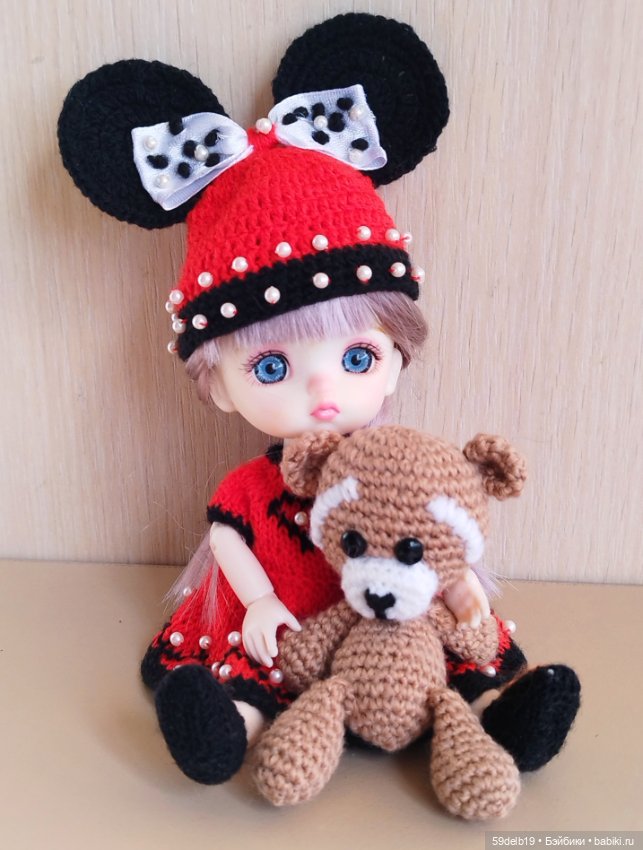 Лея примеряет нарядики Теи