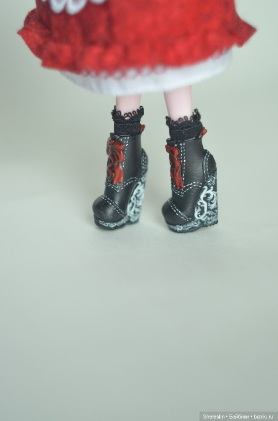 Красная шапочка - Девушка в алом плаще (фото 5)