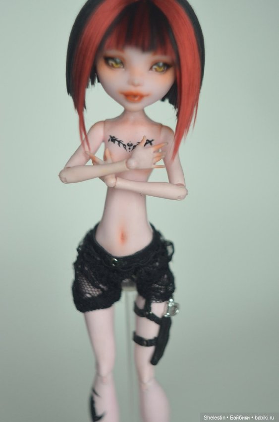 Красная шапочка - Девушка в алом плаще (фото 3)