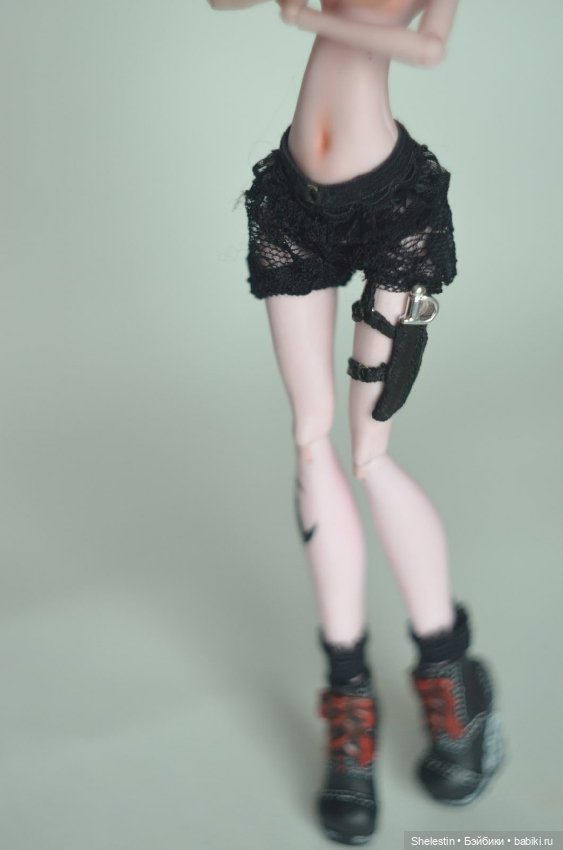 Красная шапочка - Девушка в алом плаще (фото 2)