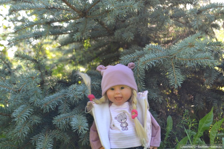 Алёнка и её первая прогулка