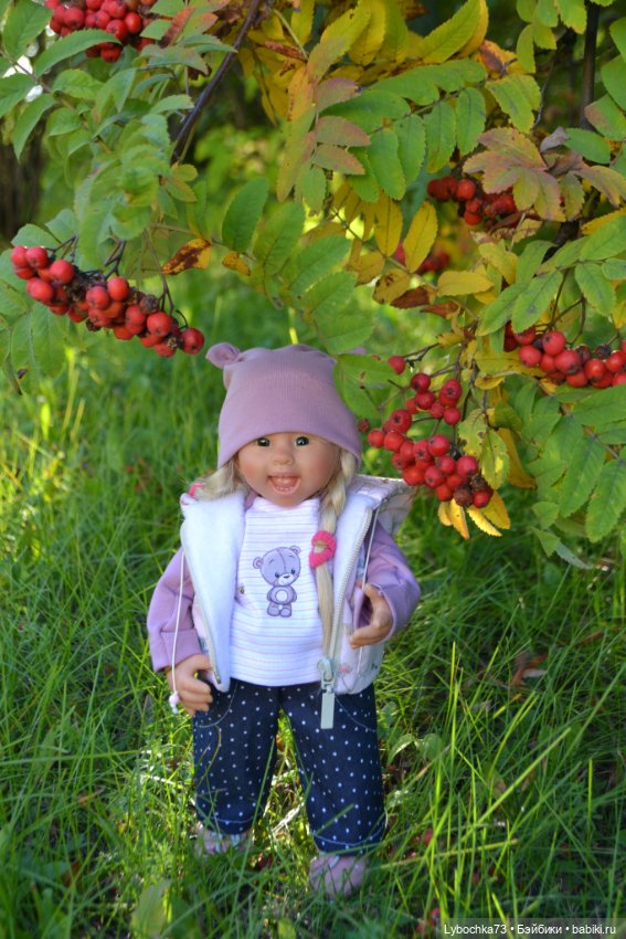 Алёнка и её первая прогулка