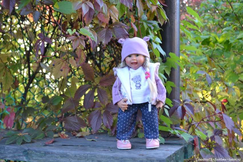 Алёнка и её первая прогулка