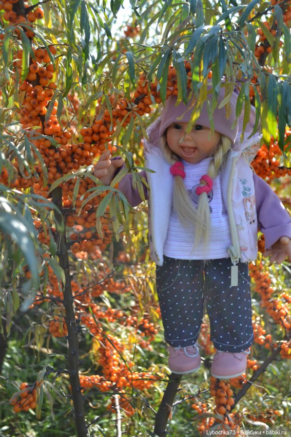 Алёнка и её первая прогулка