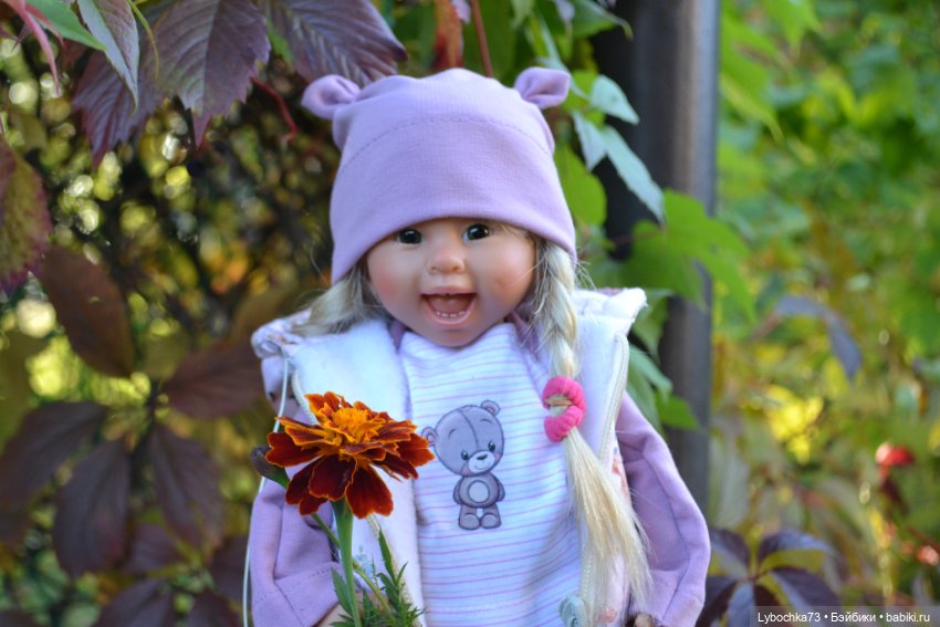 Алёнка и её первая прогулка