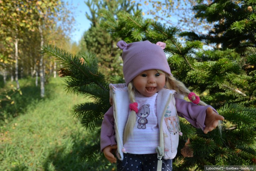 Алёнка и её первая прогулка