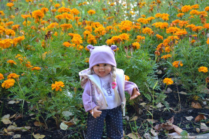 Алёнка и её первая прогулка