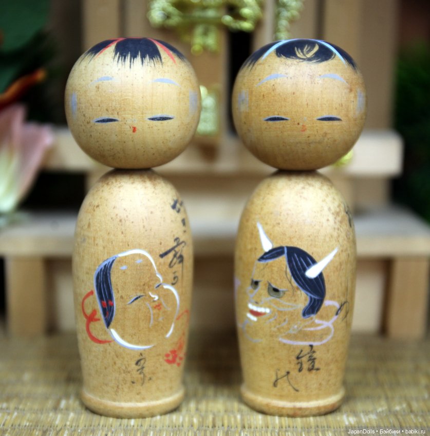 Кокэси с масками театра Но на выставке "Япония. Куклы, сказки и легенды"