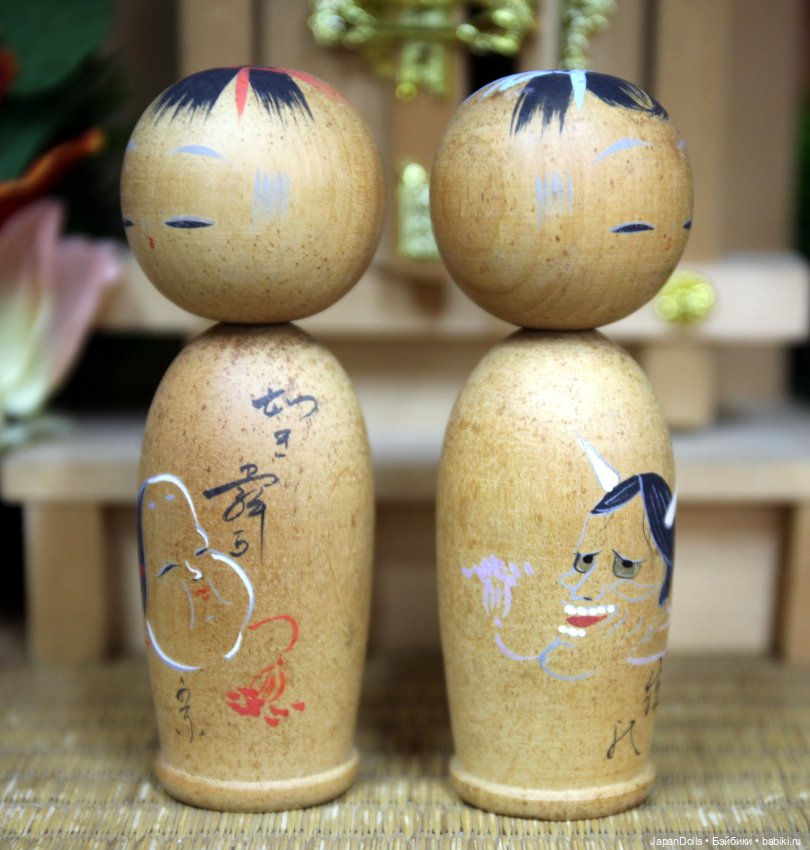 Кокэси с масками театра Но на выставке "Япония. Куклы, сказки и легенды" (фото 2)