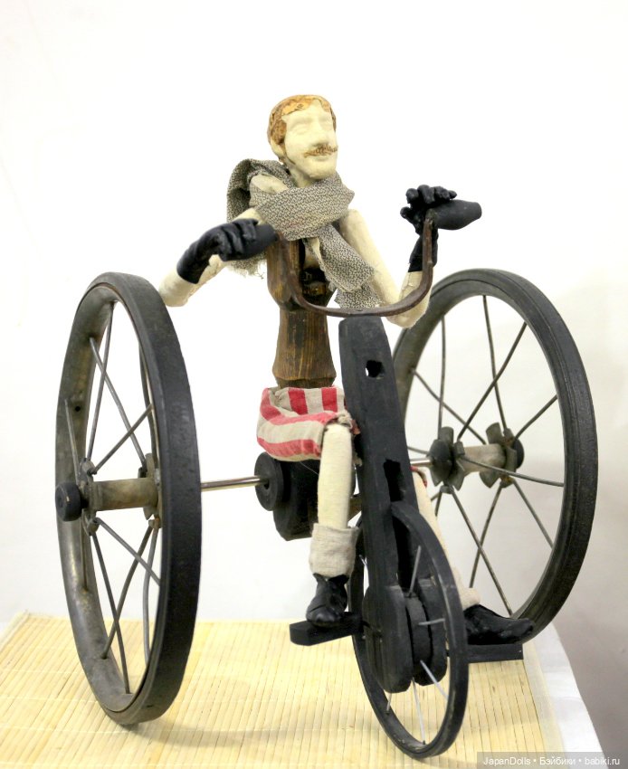 "Велосипедист" на выставке "Куклы с характером. Четвертая высота" (фото 2)