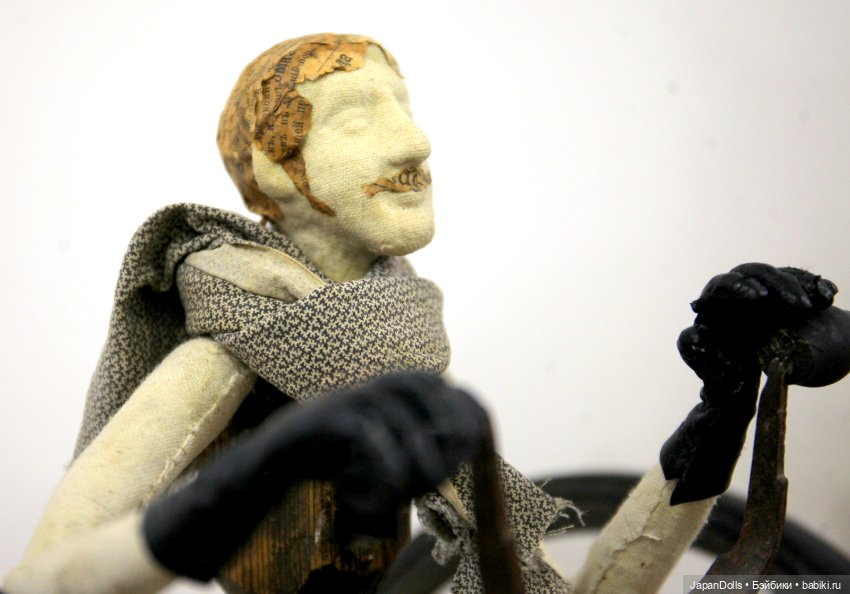 "Велосипедист" на выставке "Куклы с характером. Четвертая высота" (фото 5)