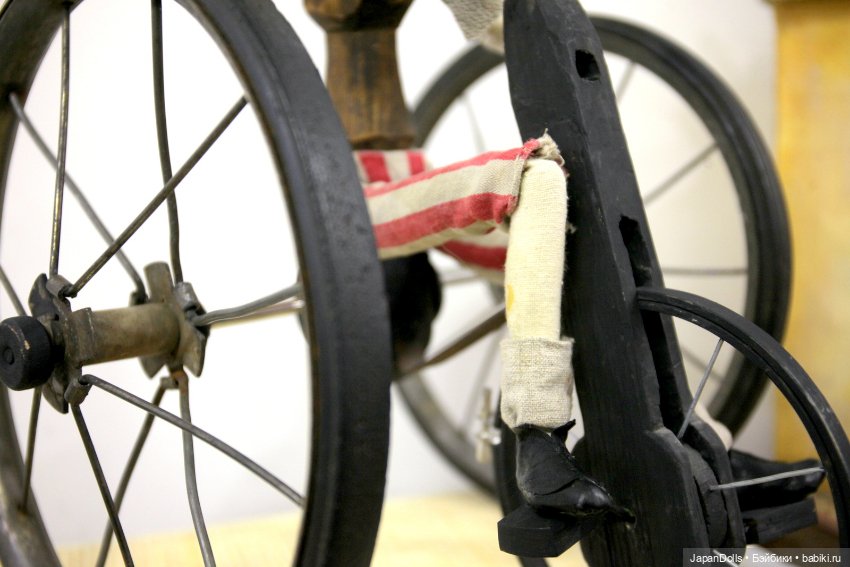 "Велосипедист" на выставке "Куклы с характером. Четвертая высота" (фото 6)