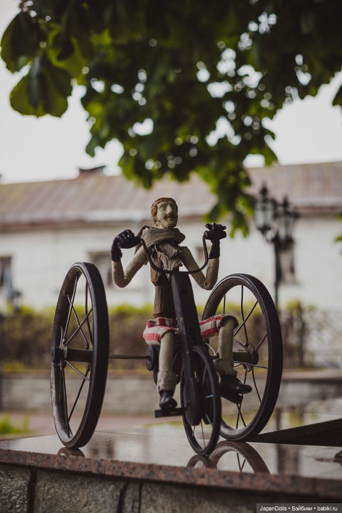 "Велосипедист" на выставке "Куклы с характером. Четвертая высота" (фото 9)