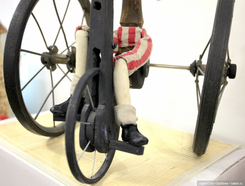 "Велосипедист" на выставке "Куклы с характером. Четвертая высота" (фото 8)