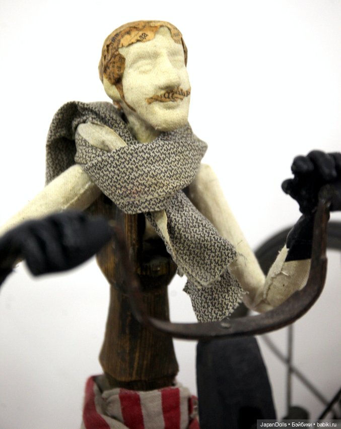 "Велосипедист" на выставке "Куклы с характером. Четвертая высота" (фото 3)