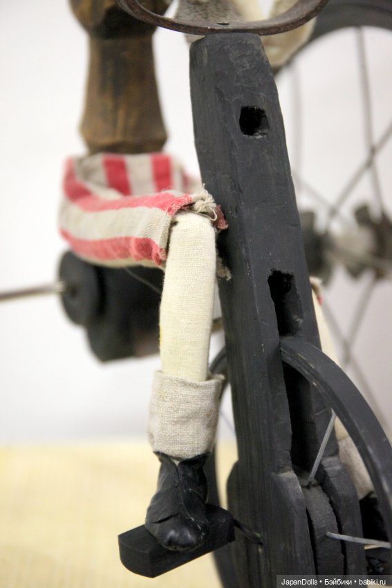 "Велосипедист" на выставке "Куклы с характером. Четвертая высота" (фото 4)