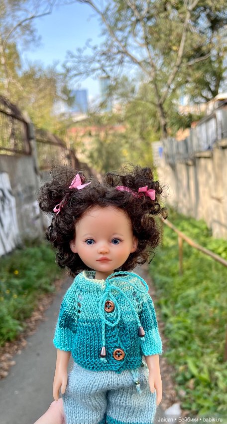 Наш променад с Валюшей — Куклы Ruby Red (Руби Ред) Fashion Friends: Siblies (фото 5)