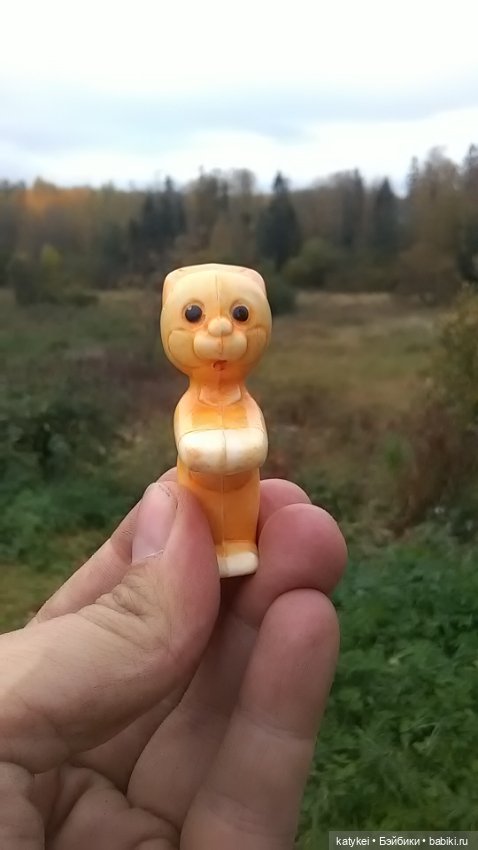 Белла Мяу и осенние листья (и опрос)