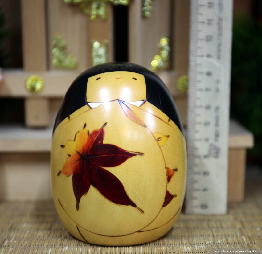 Кокэси в форме яйца на выставке "Япония. Куклы, сказки и легенды"
