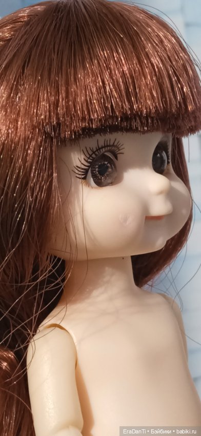 Баболи 1/6: в кадре шатенка улыбашка