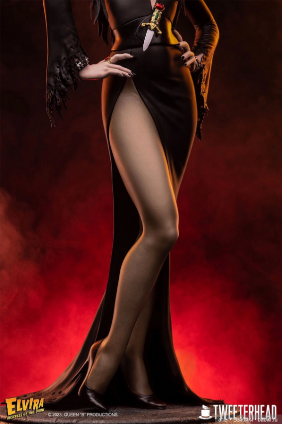 Tweeterhead статуя Эльвиры (фото 5)