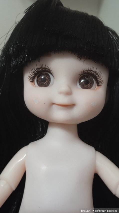 Баболи брюнетка улыбашка - фото личика крупным планом