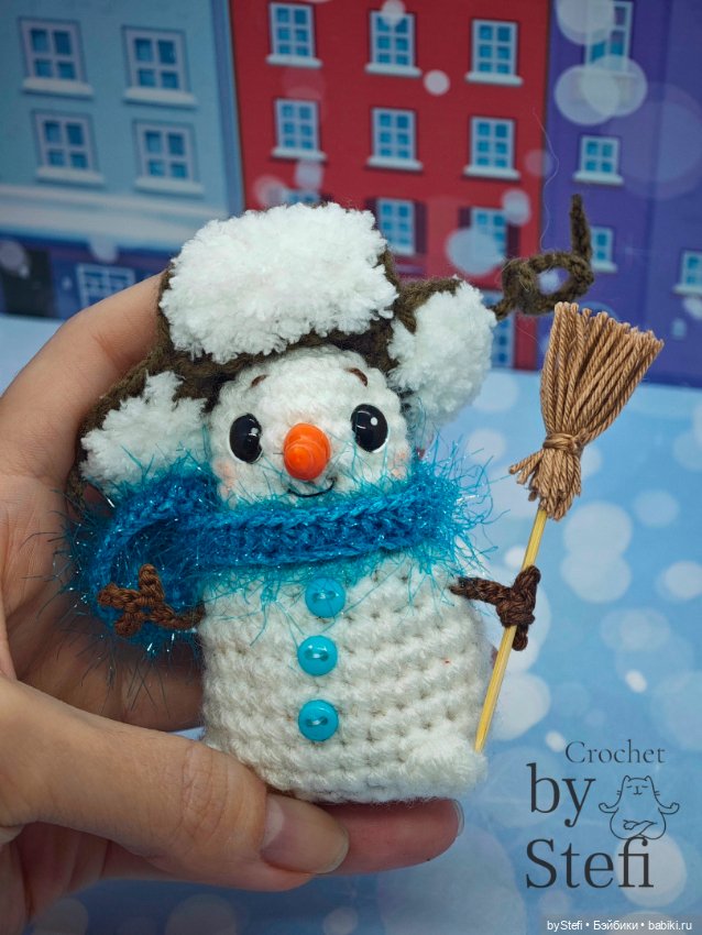 Снеговичок в шапке-ушанке