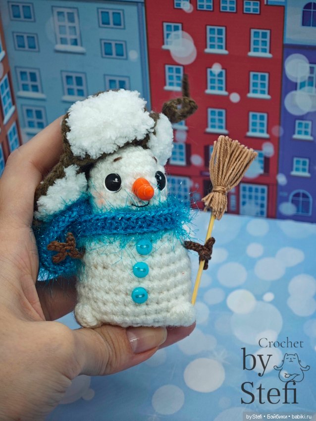 Снеговичок в шапке-ушанке