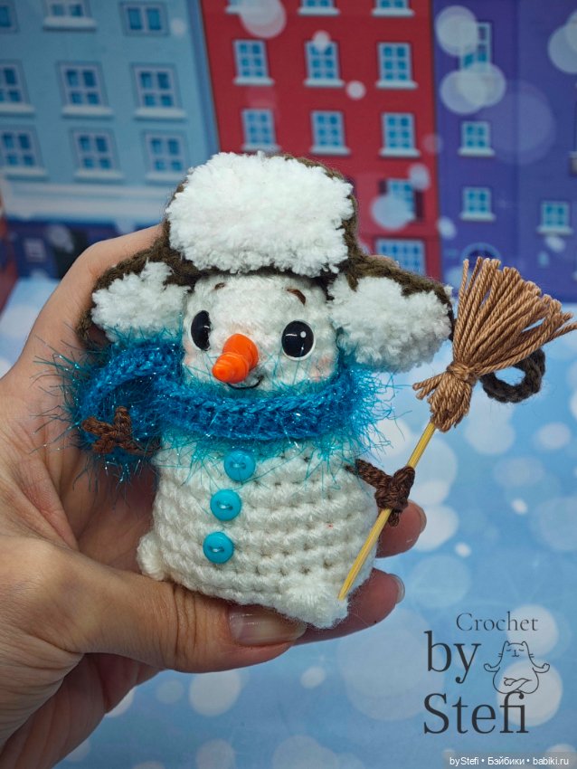 Снеговичок в шапке-ушанке