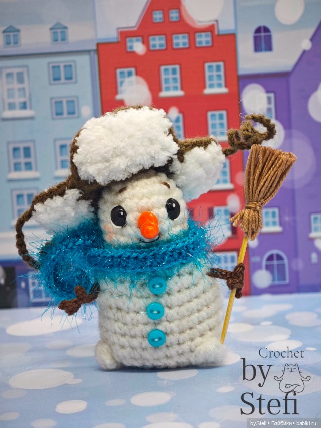 Снеговичок в шапке-ушанке