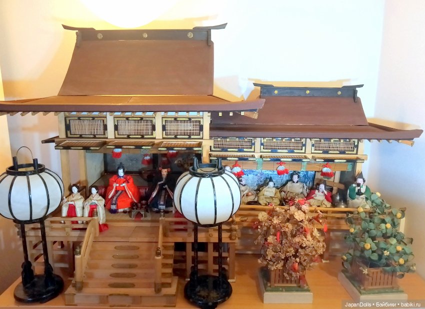 Небольшая коллекция антикварных кукол на выставке "Япония. Куклы, сказки и легенды"