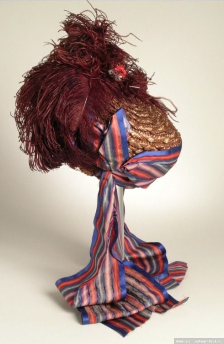 Шляпки и муфты с декором из перьев (фото 7)