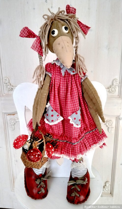 Полинка - мамина помощница