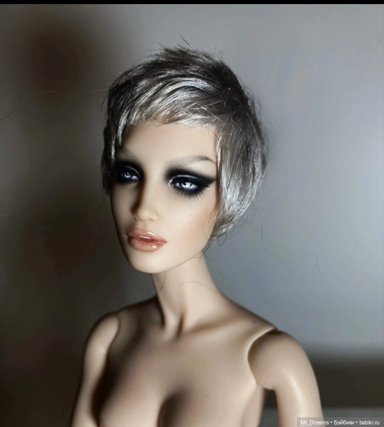 Серсея Ланистер? Нет, это Бэлла с новой стрижкой