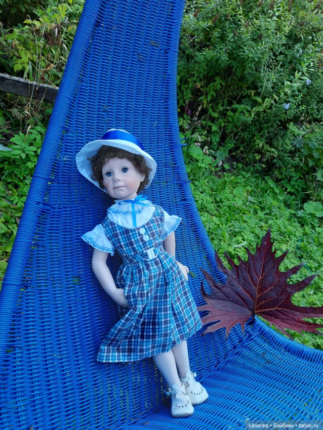 Лизонька тоже простилась с летом