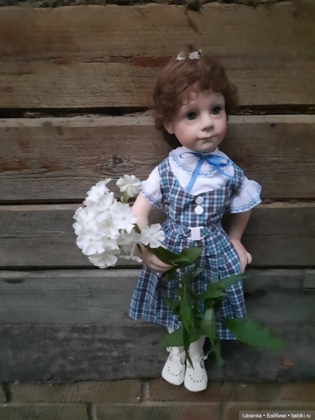 Лизонька тоже простилась с летом