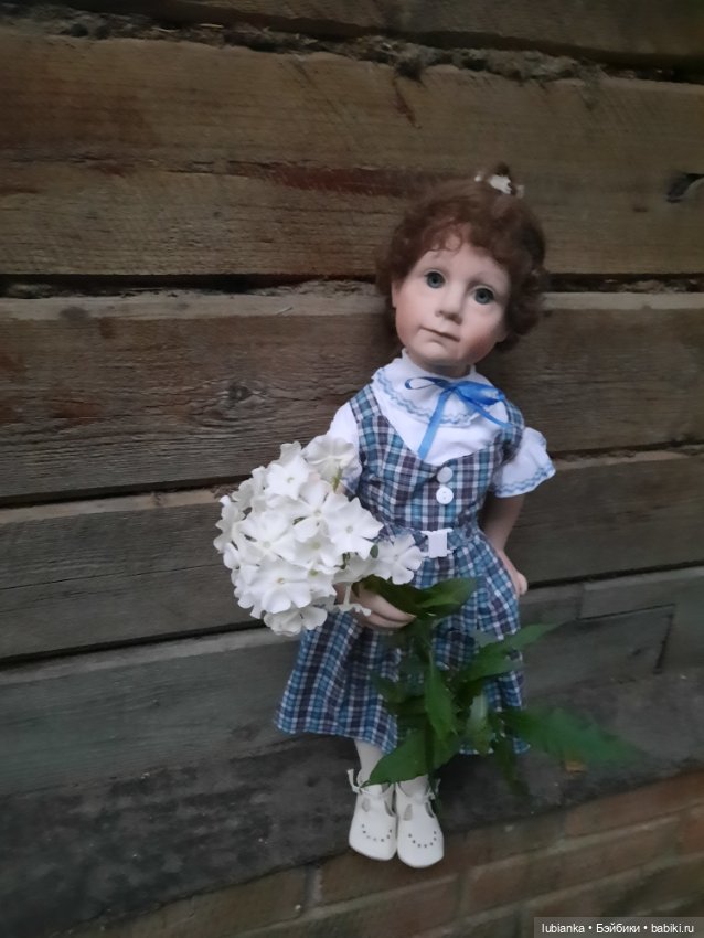 Лизонька тоже простилась с летом