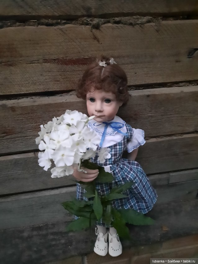 Лизонька тоже простилась с летом