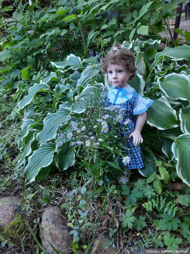 Лизонька тоже простилась с летом